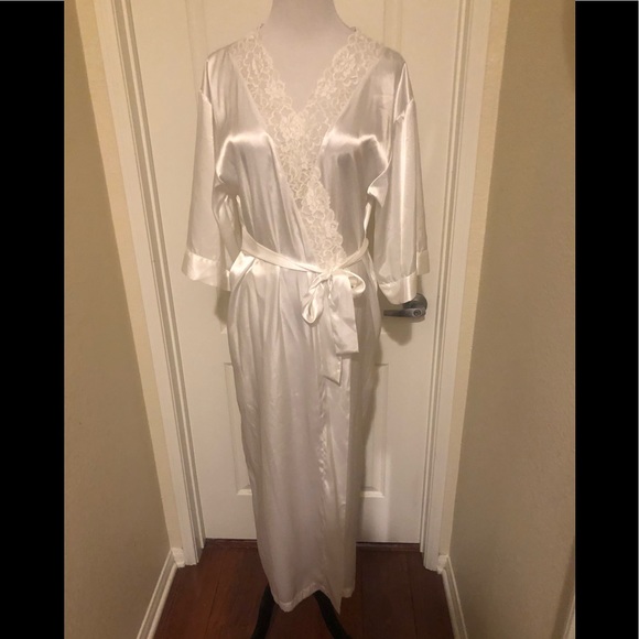 ❤️ Gorgeous white Lace Satin robe with waist tie - Picture 4 of 10